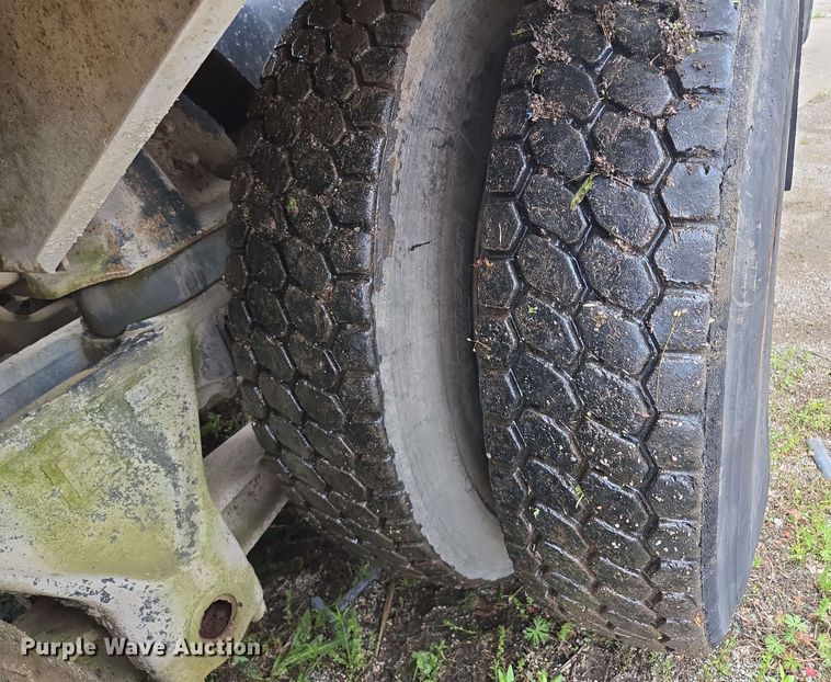 image for item EM7238 1997 Ford LT8000 ready mix truck