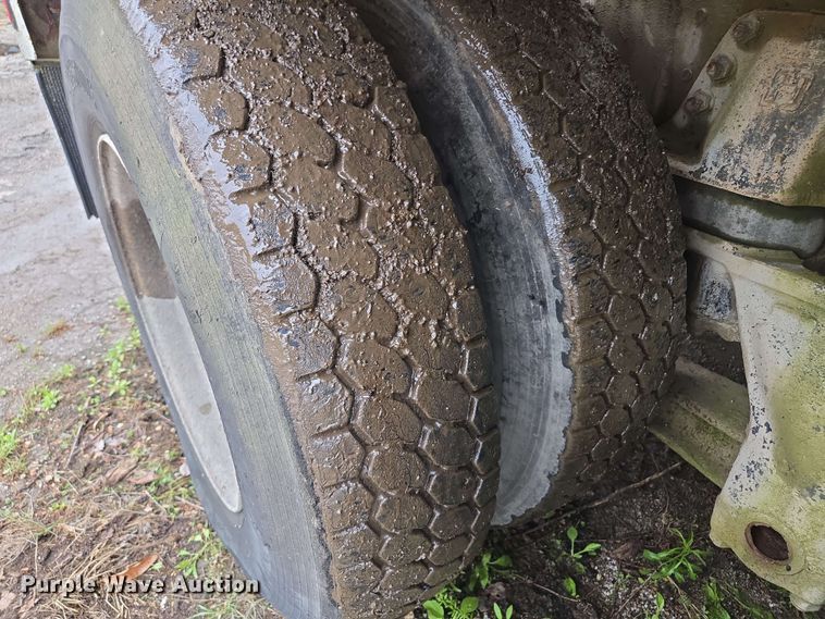 image for item EM7238 1997 Ford LT8000 ready mix truck