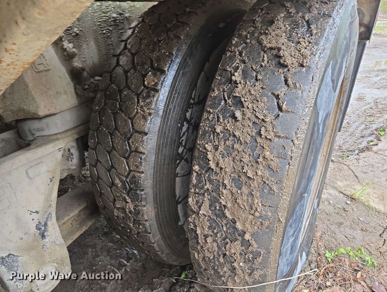 image for item EM7238 1997 Ford LT8000 ready mix truck