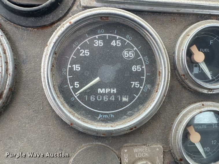 image for item EM7238 1997 Ford LT8000 ready mix truck