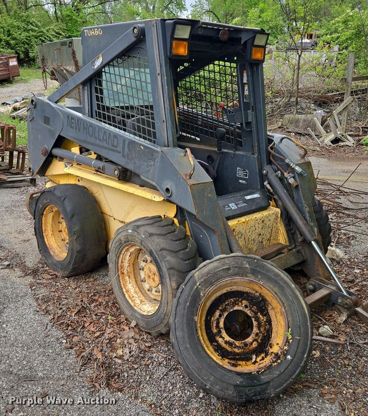 image for item EM7239 2003 New Holland LS170 skid steer loader