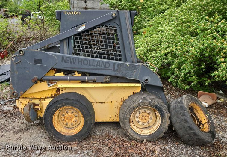 image for item EM7239 2003 New Holland LS170 skid steer loader