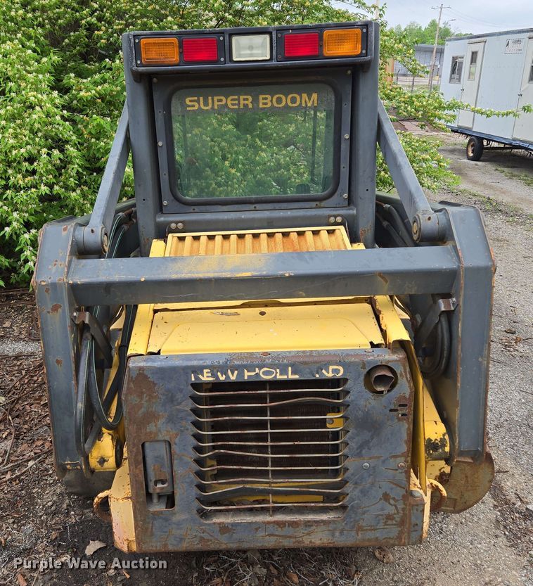 image for item EM7239 2003 New Holland LS170 skid steer loader