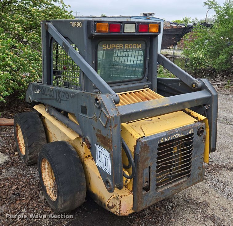 image for item EM7239 2003 New Holland LS170 skid steer loader