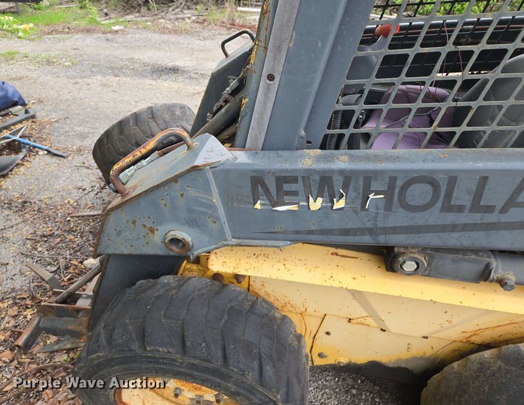image for item EM7239 2003 New Holland LS170 skid steer loader