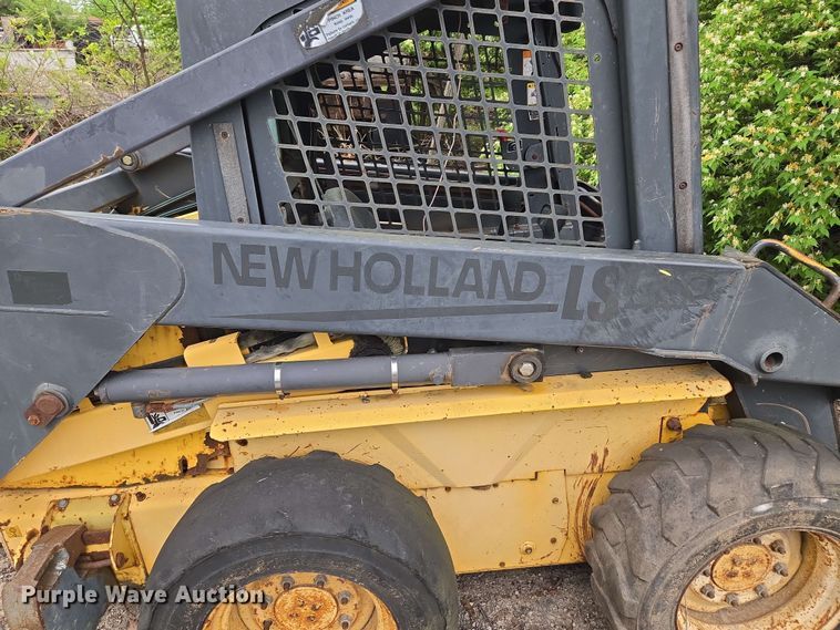 image for item EM7239 2003 New Holland LS170 skid steer loader