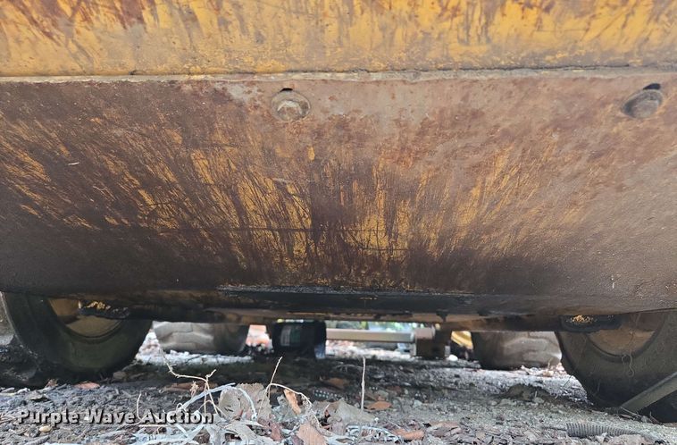 image for item EM7239 2003 New Holland LS170 skid steer loader