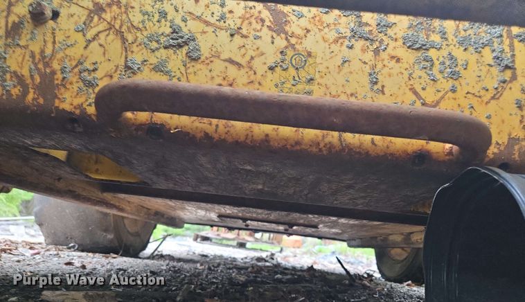 image for item EM7239 2003 New Holland LS170 skid steer loader