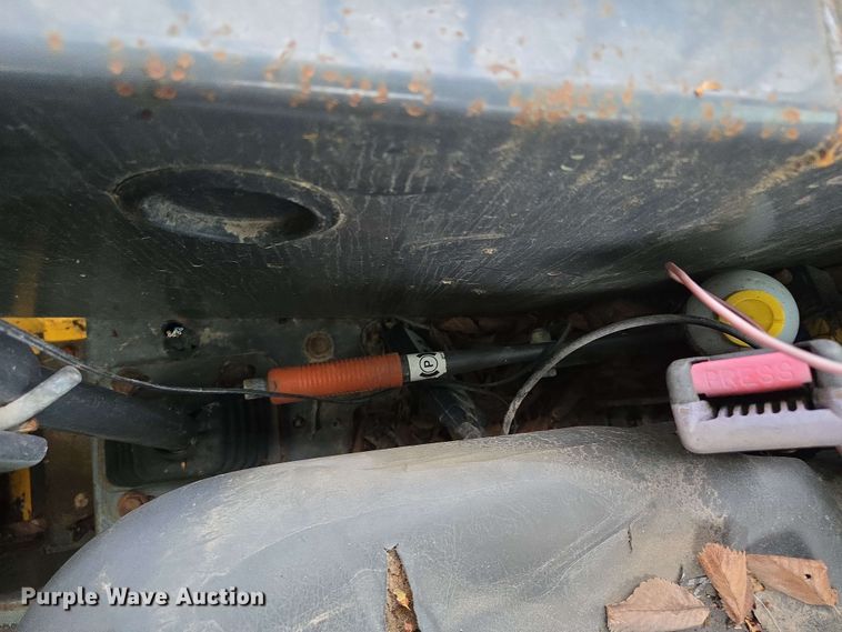 image for item EM7239 2003 New Holland LS170 skid steer loader