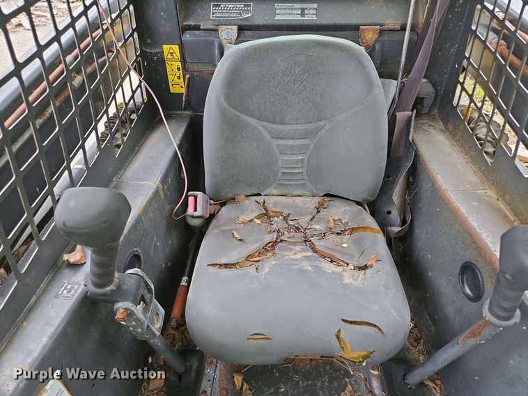 image for item EM7239 2003 New Holland LS170 skid steer loader