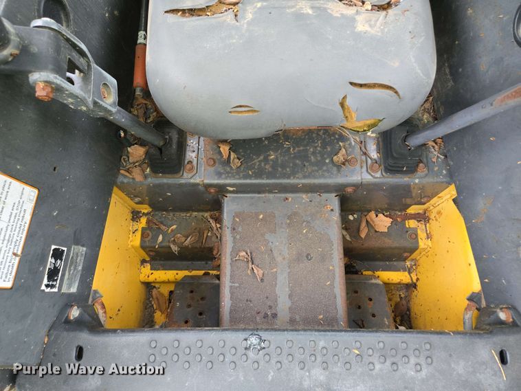 image for item EM7239 2003 New Holland LS170 skid steer loader