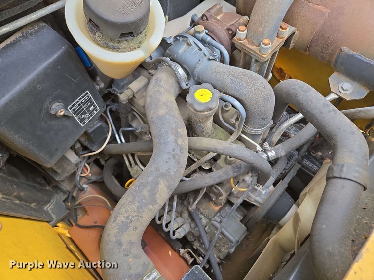 image for item EM7239 2003 New Holland LS170 skid steer loader