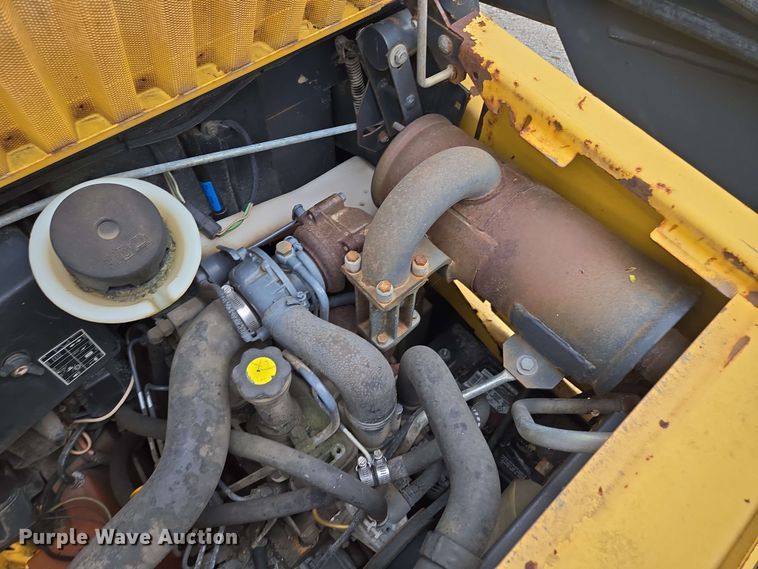 image for item EM7239 2003 New Holland LS170 skid steer loader