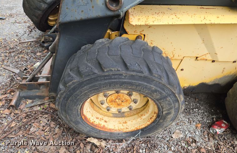 image for item EM7239 2003 New Holland LS170 skid steer loader