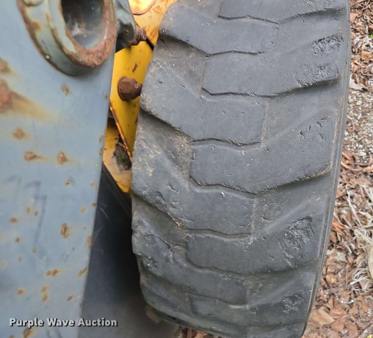 image for item EM7239 2003 New Holland LS170 skid steer loader