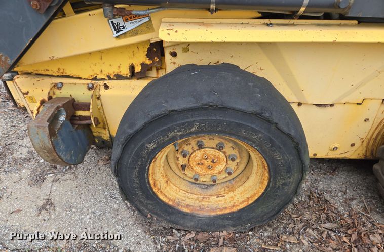 image for item EM7239 2003 New Holland LS170 skid steer loader