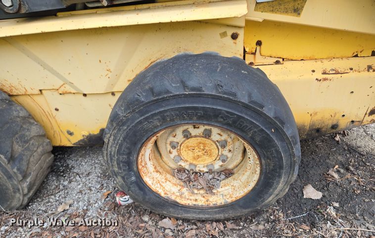 image for item EM7239 2003 New Holland LS170 skid steer loader