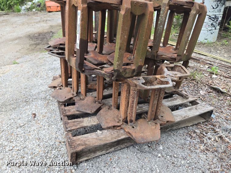 image for item EM7240 Grouser skid steer tire tracks