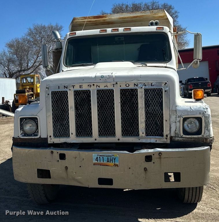 image for item EN3013 1981 International F2574 dump truck