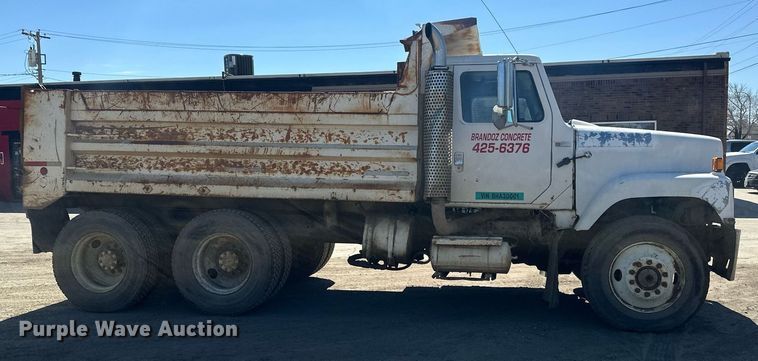image for item EN3013 1981 International F2574 dump truck