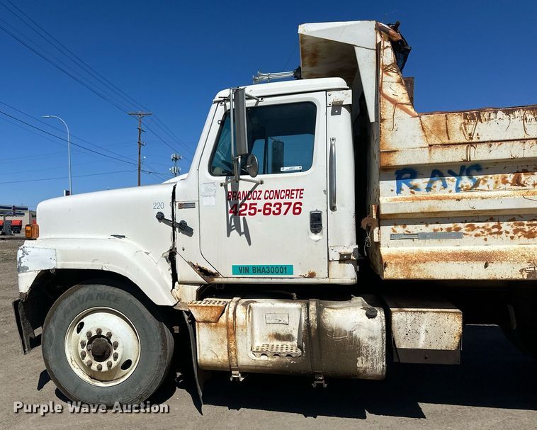 image for item EN3013 1981 International F2574 dump truck