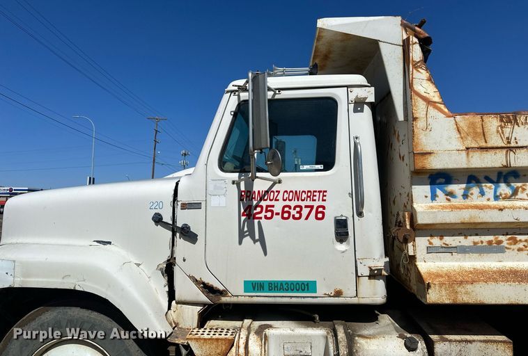 image for item EN3013 1981 International F2574 dump truck
