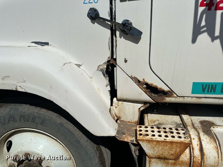 image for item EN3013 1981 International F2574 dump truck