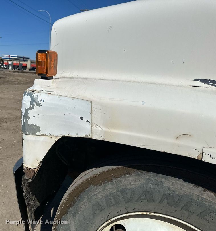 image for item EN3013 1981 International F2574 dump truck