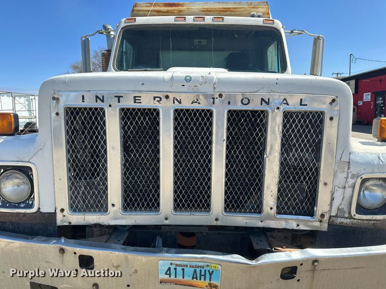 image for item EN3013 1981 International F2574 dump truck