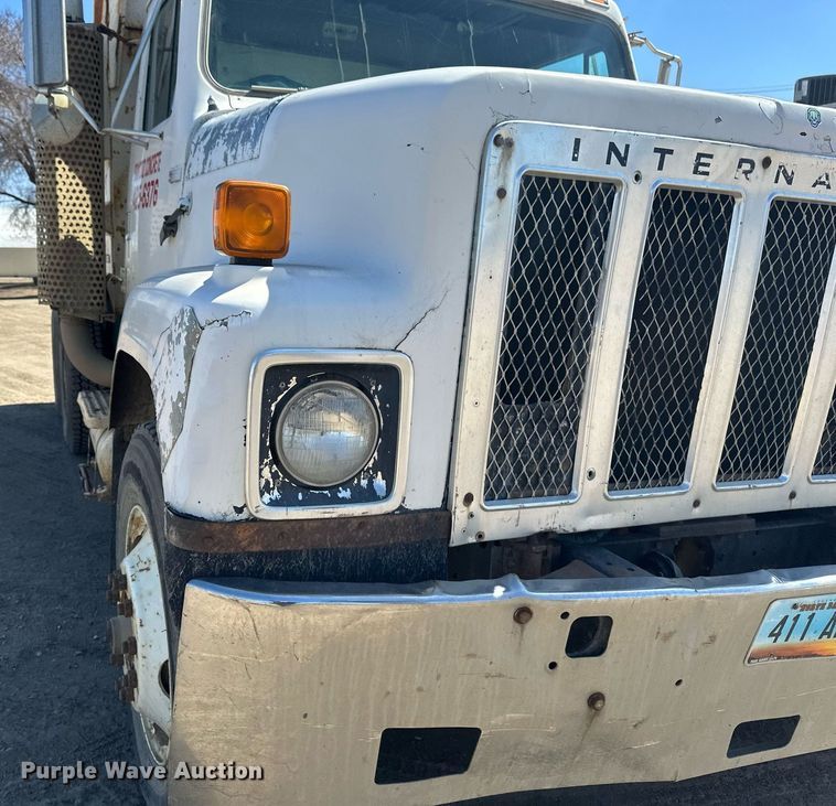 image for item EN3013 1981 International F2574 dump truck