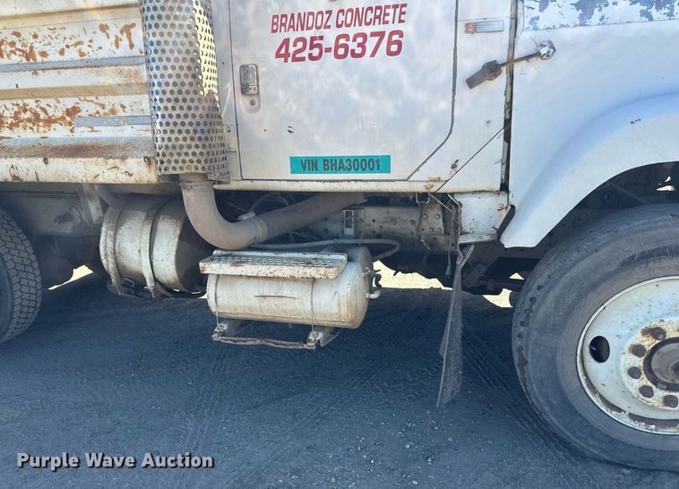 image for item EN3013 1981 International F2574 dump truck