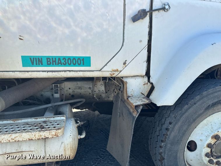 image for item EN3013 1981 International F2574 dump truck