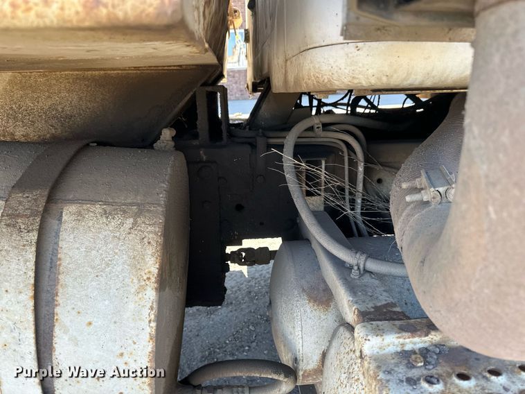 image for item EN3013 1981 International F2574 dump truck