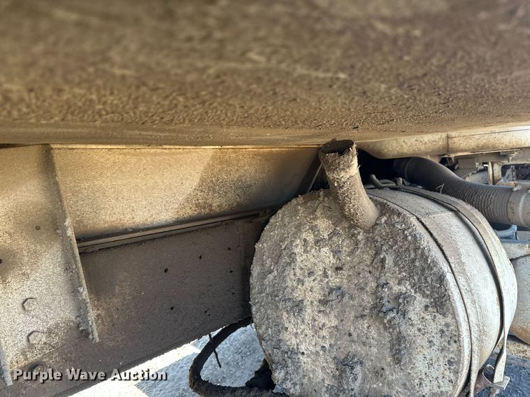 image for item EN3013 1981 International F2574 dump truck