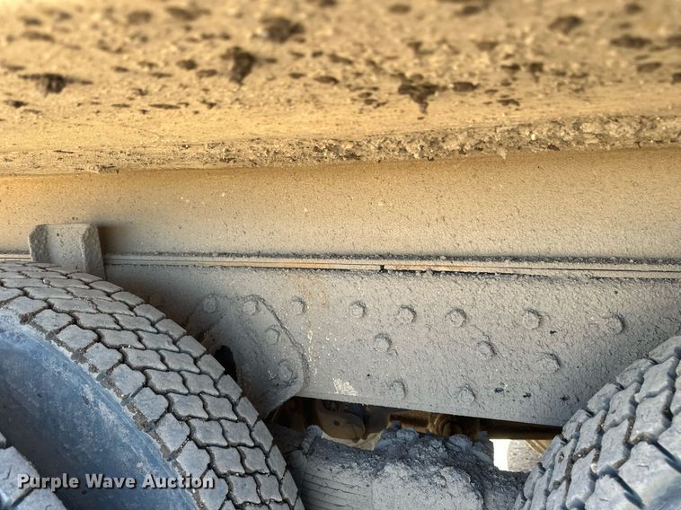 image for item EN3013 1981 International F2574 dump truck