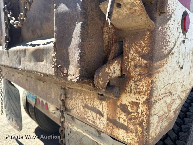 image for item EN3013 1981 International F2574 dump truck