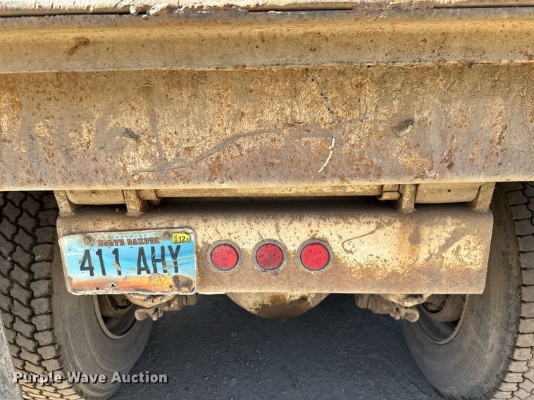 image for item EN3013 1981 International F2574 dump truck