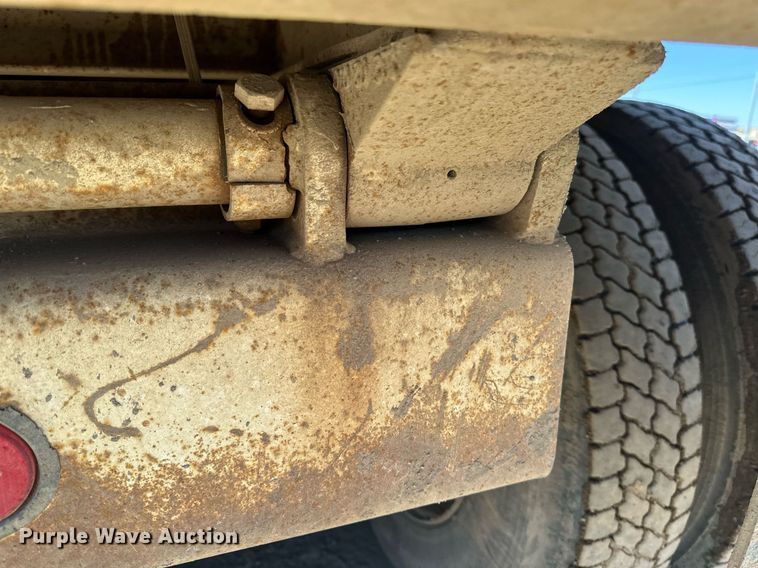 image for item EN3013 1981 International F2574 dump truck