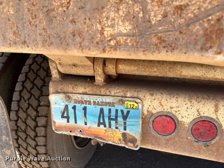 image for item EN3013 1981 International F2574 dump truck