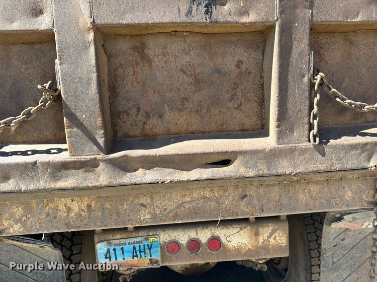 image for item EN3013 1981 International F2574 dump truck