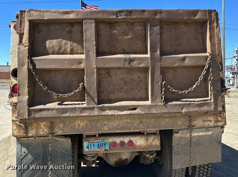 image for item EN3013 1981 International F2574 dump truck