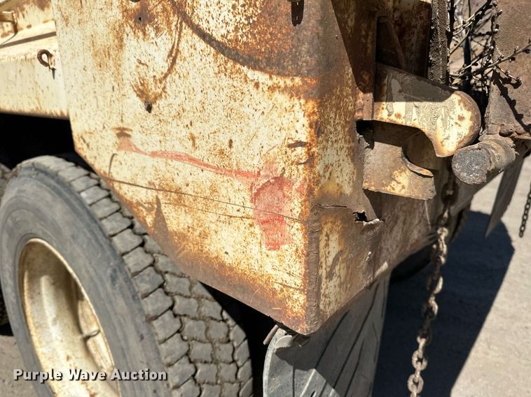 image for item EN3013 1981 International F2574 dump truck