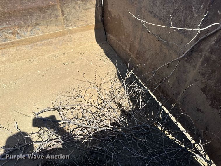 image for item EN3013 1981 International F2574 dump truck