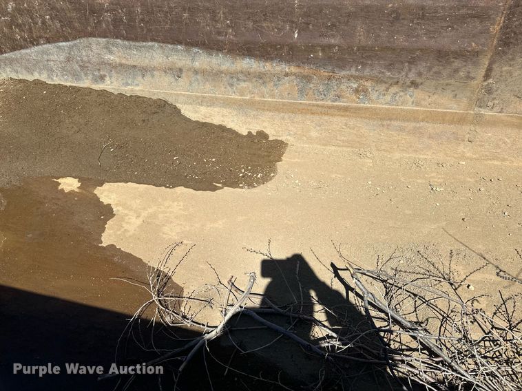 image for item EN3013 1981 International F2574 dump truck