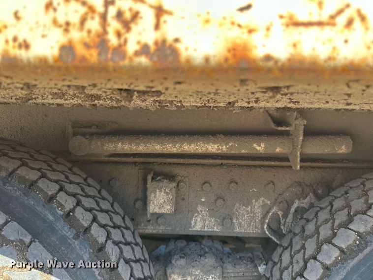 image for item EN3013 1981 International F2574 dump truck