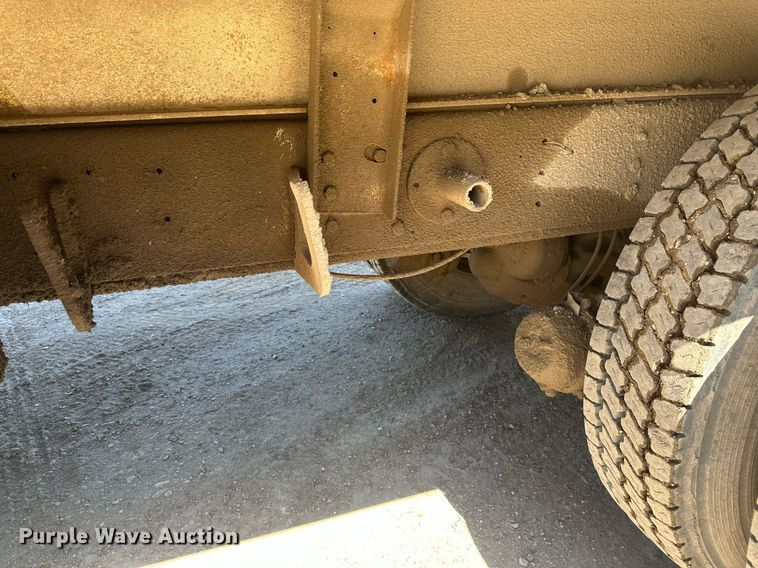 image for item EN3013 1981 International F2574 dump truck