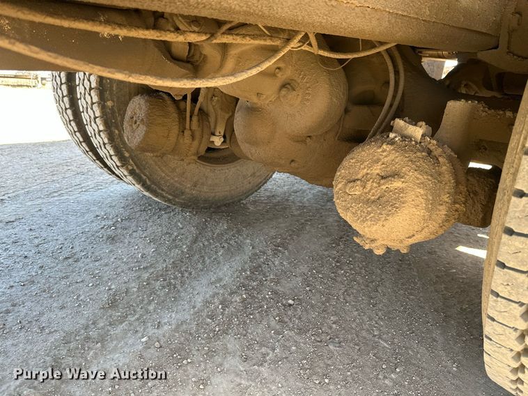 image for item EN3013 1981 International F2574 dump truck