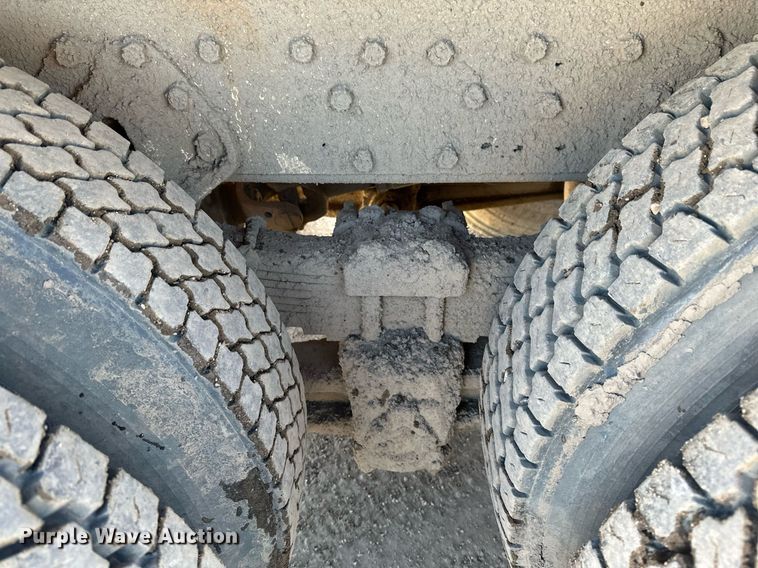 image for item EN3013 1981 International F2574 dump truck