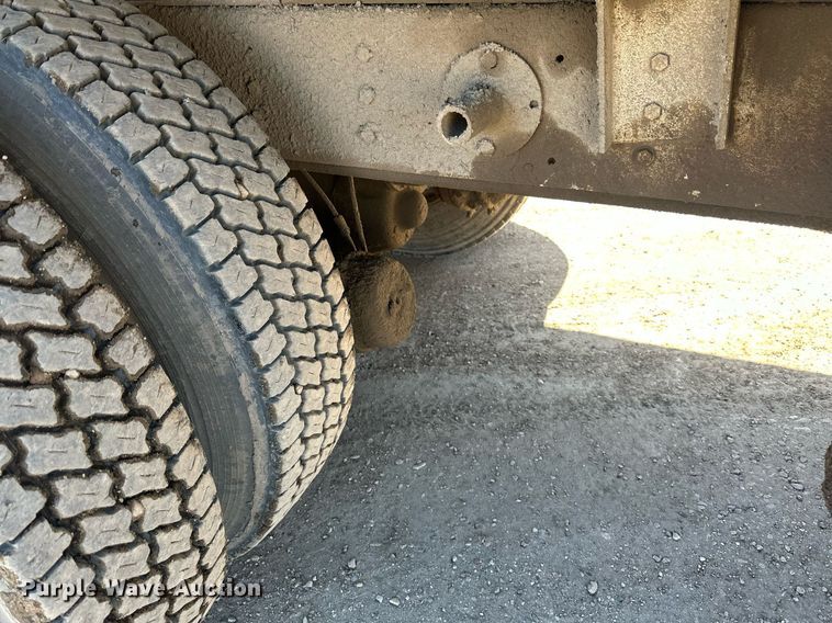 image for item EN3013 1981 International F2574 dump truck