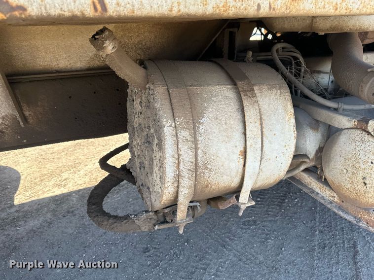 image for item EN3013 1981 International F2574 dump truck